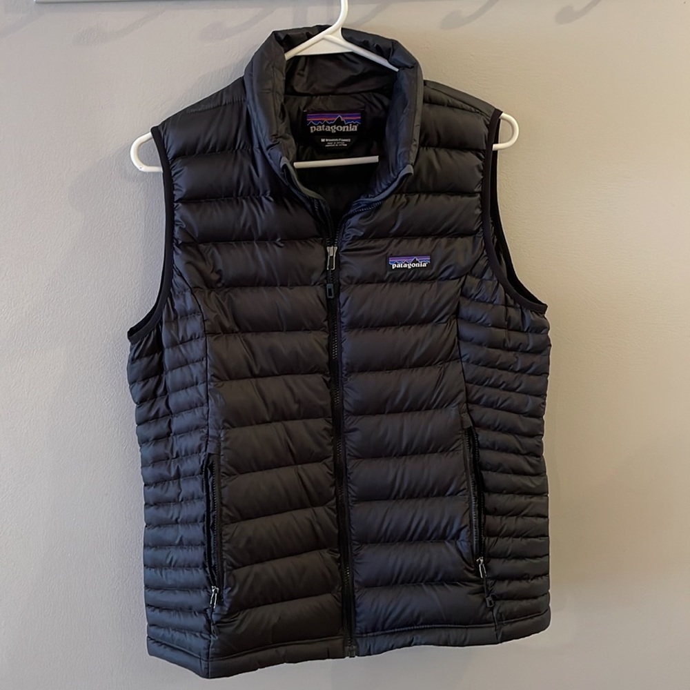 Black Patagonia puffer vest (like new) - size Medium